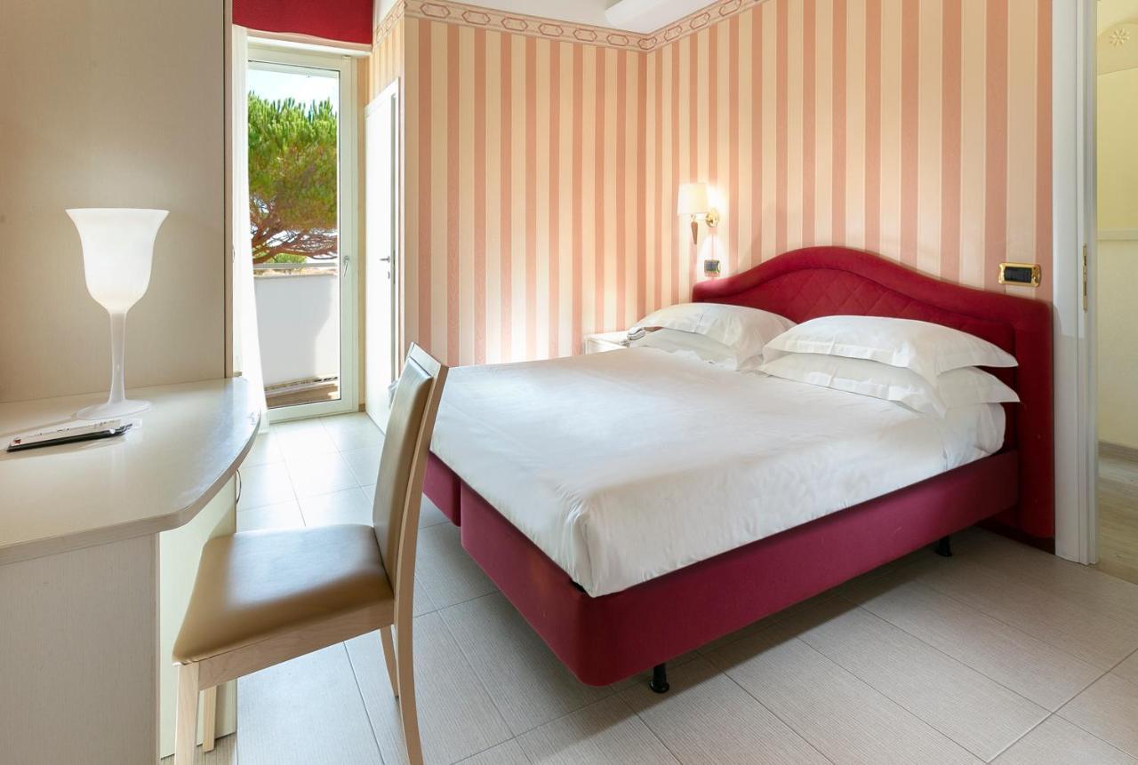 Hotel Bikini Rimini Kültér fotó