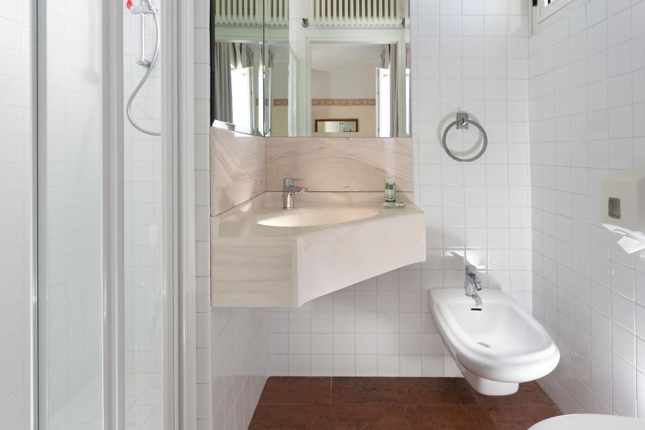 Hotel Bikini Rimini Szoba fotó