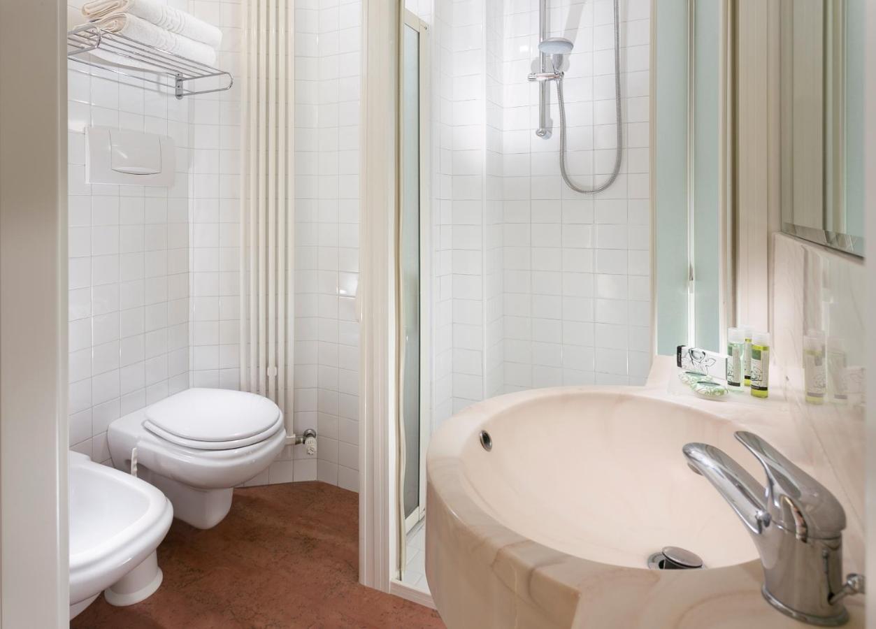Hotel Bikini Rimini Kültér fotó
