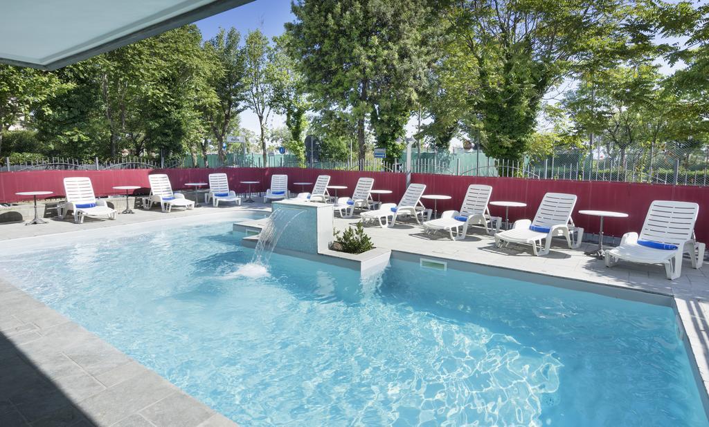 Hotel Bikini Rimini Kültér fotó